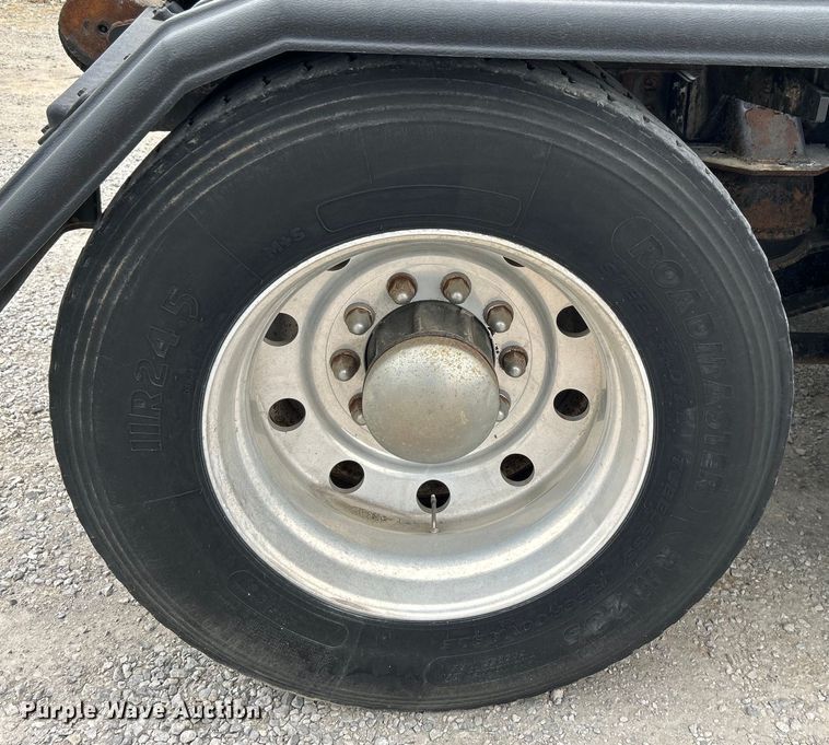 image for item DO1154 1999 Kenworth T800 semi truck