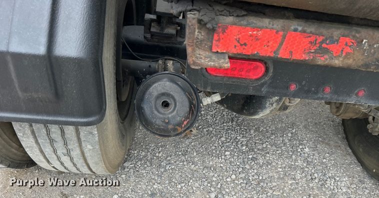 image for item DO1154 1999 Kenworth T800 semi truck