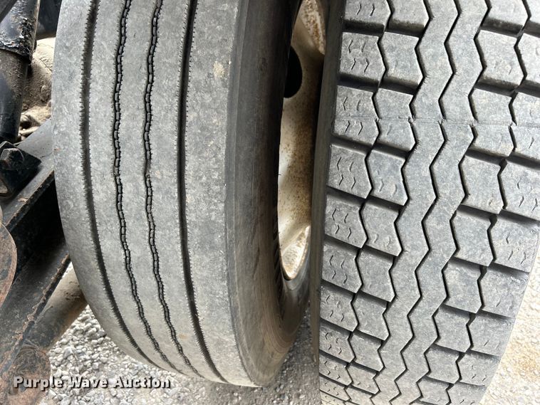 image for item DO1154 1999 Kenworth T800 semi truck