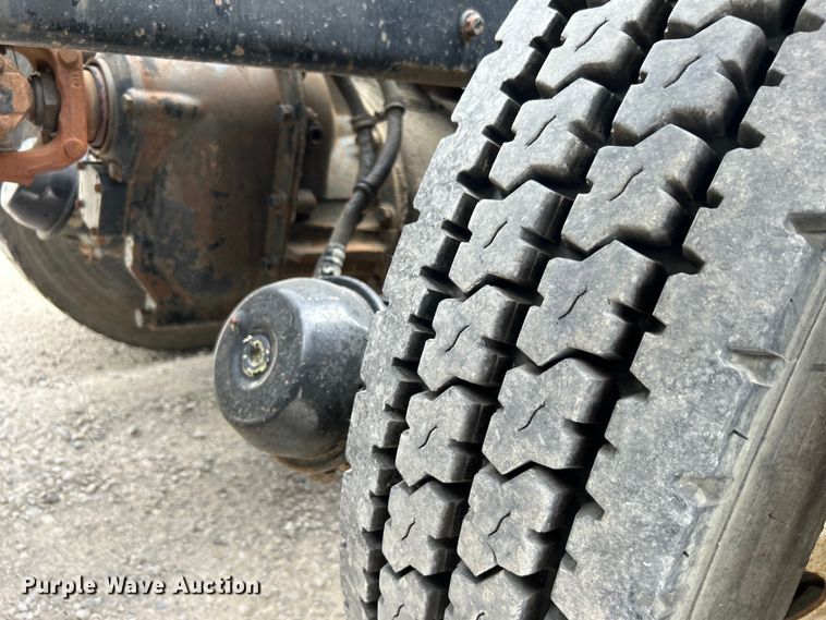 image for item DO1154 1999 Kenworth T800 semi truck