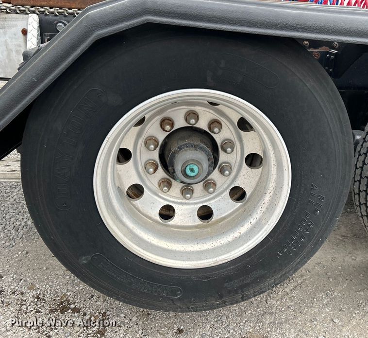 image for item DO1154 1999 Kenworth T800 semi truck