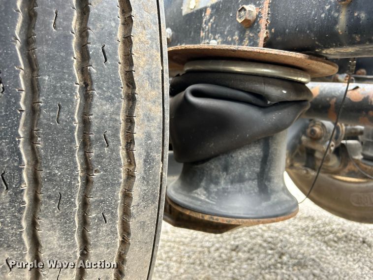 image for item DO1154 1999 Kenworth T800 semi truck