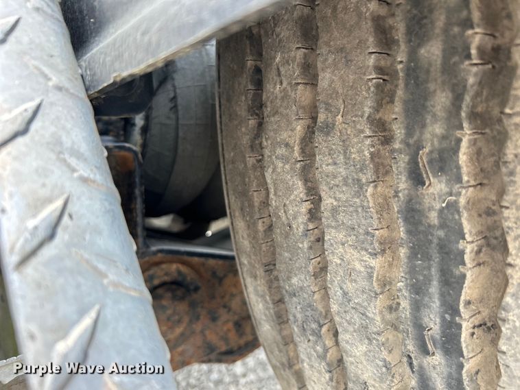 image for item DO1154 1999 Kenworth T800 semi truck