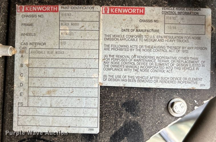 image for item DO1154 1999 Kenworth T800 semi truck