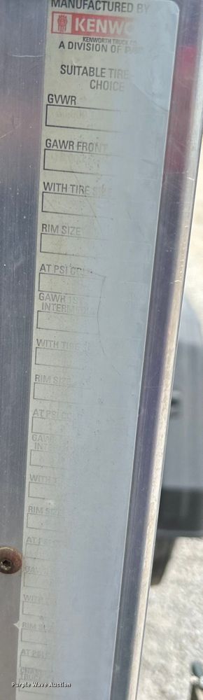 image for item DO1154 1999 Kenworth T800 semi truck