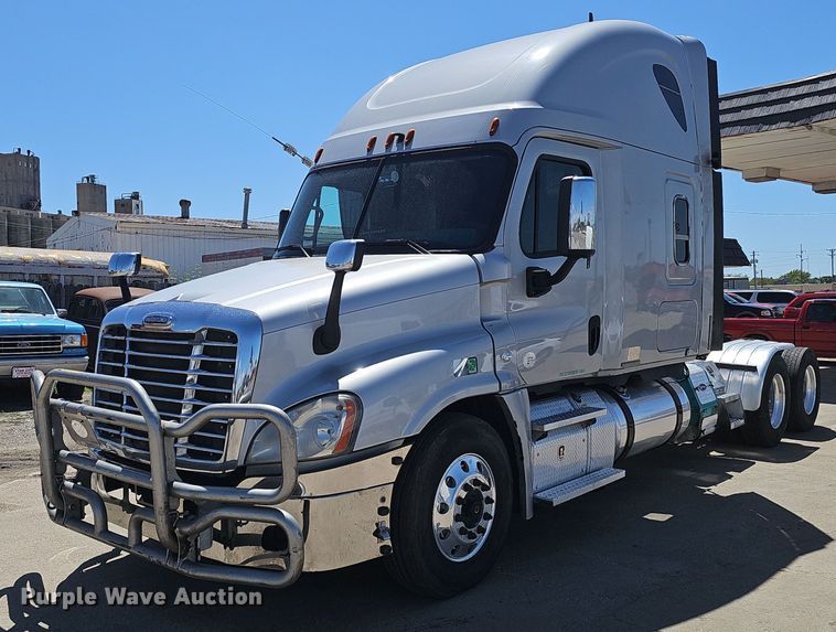 image for item DP0886 2015 Freightliner Cascadia  semi truck