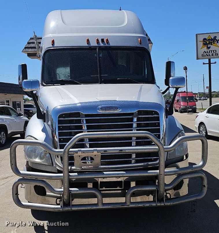 image for item DP0886 2015 Freightliner Cascadia  semi truck