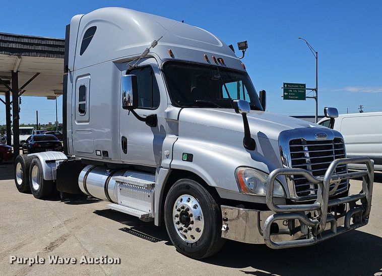 image for item DP0886 2015 Freightliner Cascadia  semi truck