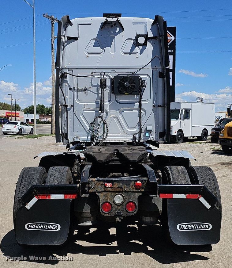 image for item DP0886 2015 Freightliner Cascadia  semi truck