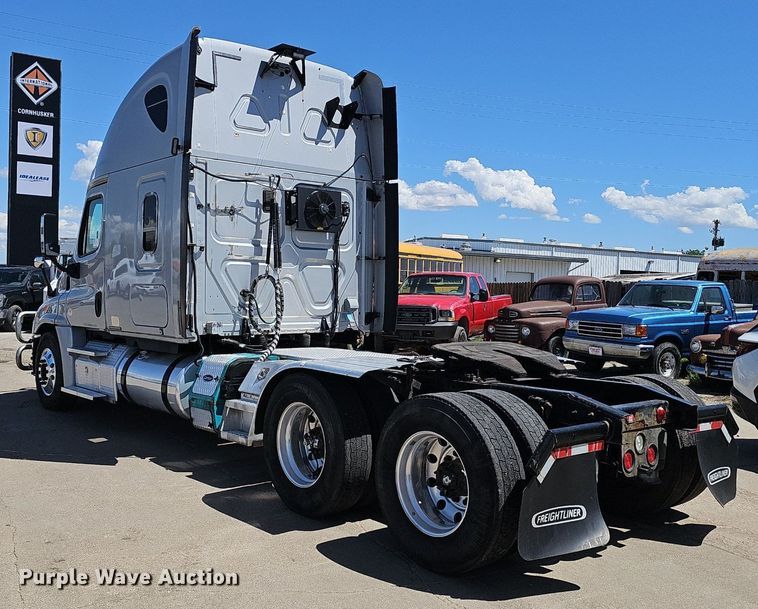 image for item DP0886 2015 Freightliner Cascadia  semi truck