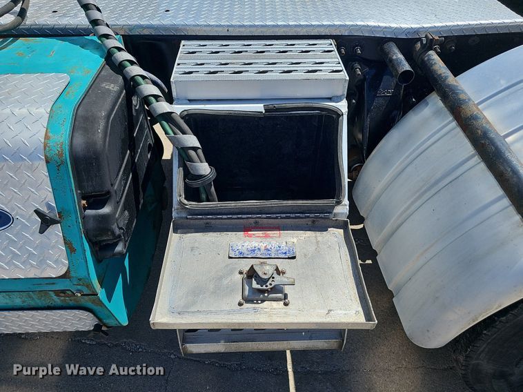 image for item DP0886 2015 Freightliner Cascadia  semi truck