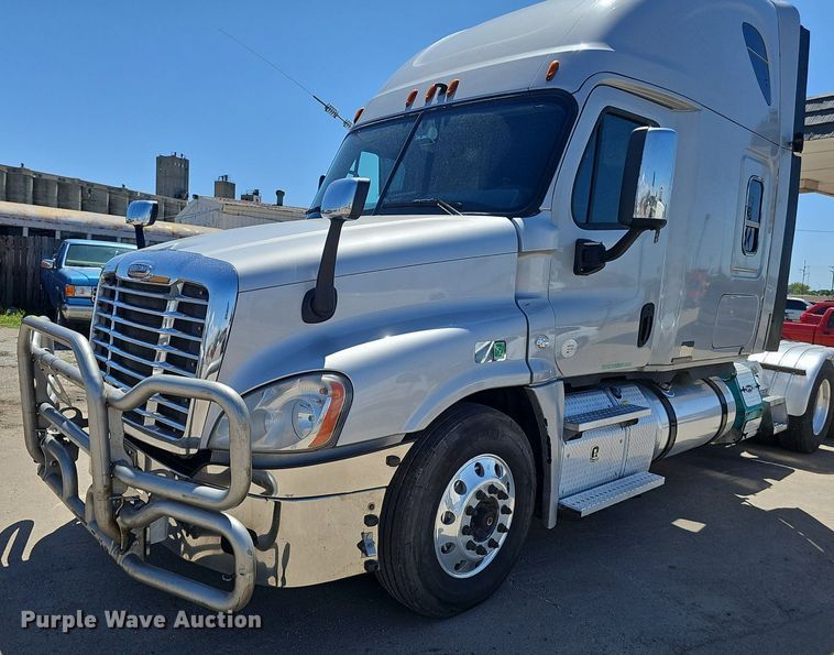 image for item DP0886 2015 Freightliner Cascadia  semi truck