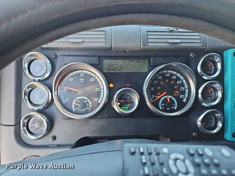 image for item DP0886 2015 Freightliner Cascadia  semi truck