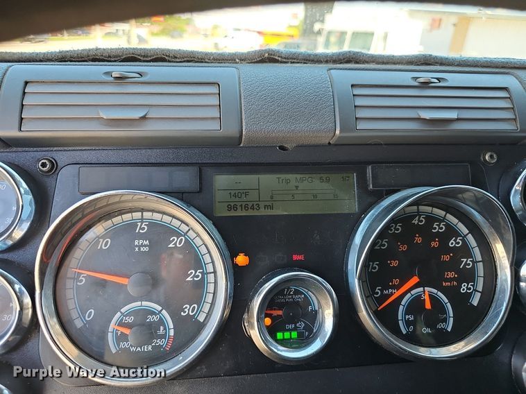 image for item DP0886 2015 Freightliner Cascadia  semi truck