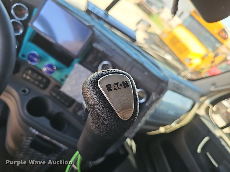 image for item DP0886 2015 Freightliner Cascadia  semi truck