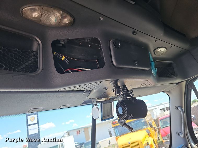 image for item DP0886 2015 Freightliner Cascadia  semi truck