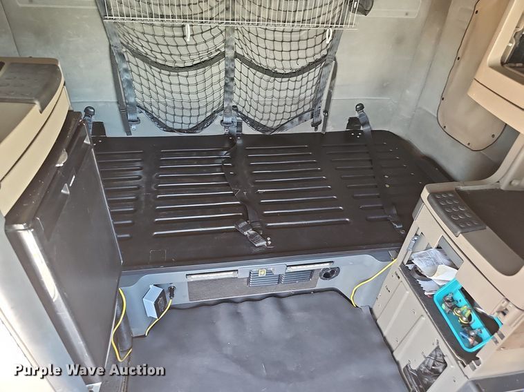 image for item DP0886 2015 Freightliner Cascadia  semi truck