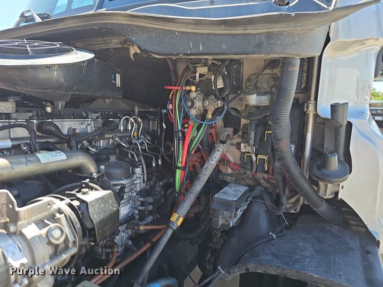 image for item DP0886 2015 Freightliner Cascadia  semi truck