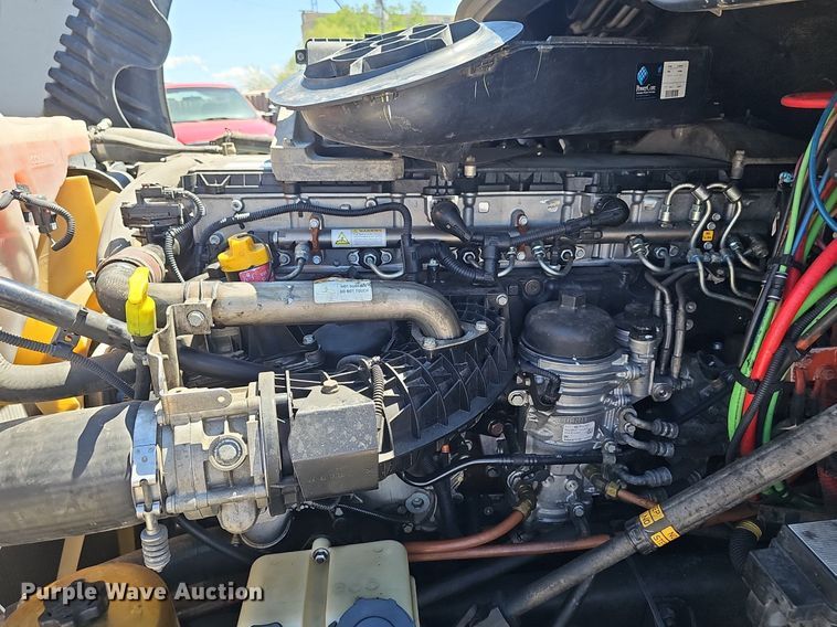 image for item DP0886 2015 Freightliner Cascadia  semi truck