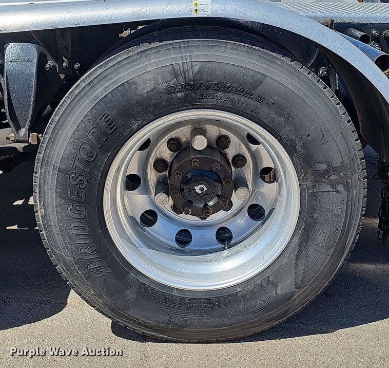 image for item DP0886 2015 Freightliner Cascadia  semi truck