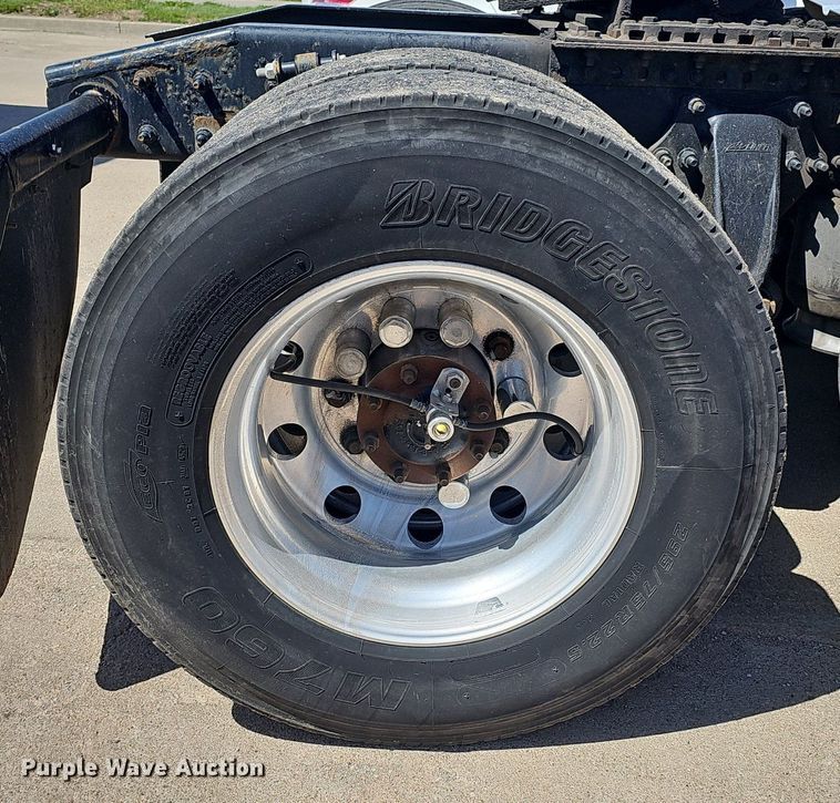 image for item DP0886 2015 Freightliner Cascadia  semi truck