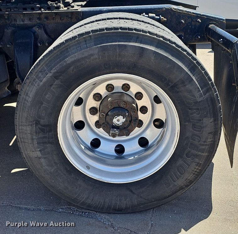 image for item DP0886 2015 Freightliner Cascadia  semi truck