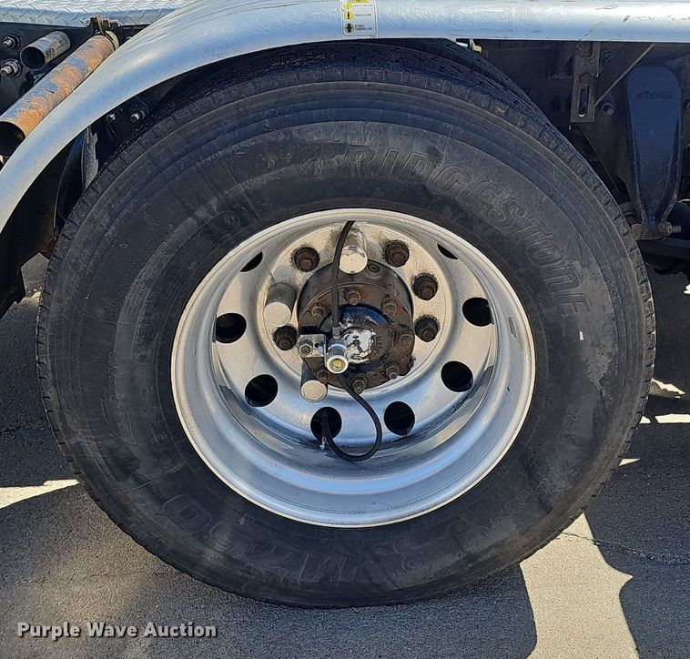 image for item DP0886 2015 Freightliner Cascadia  semi truck