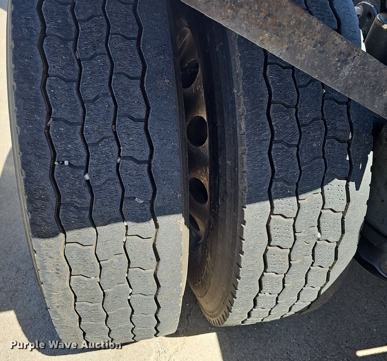 image for item DP0886 2015 Freightliner Cascadia  semi truck