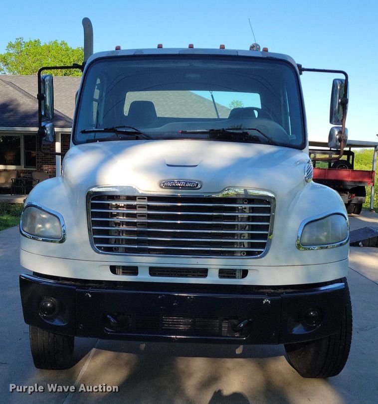 image for item DP1442 2010 Freightliner Business Class M2 semi truck