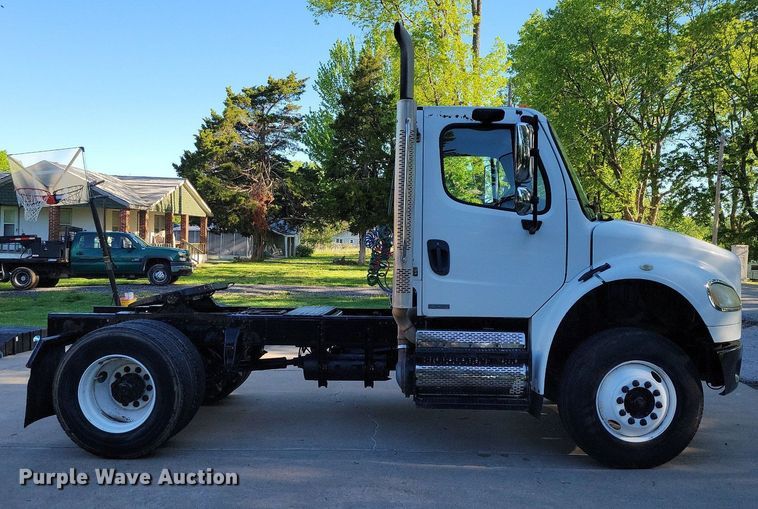 image for item DP1442 2010 Freightliner Business Class M2 semi truck