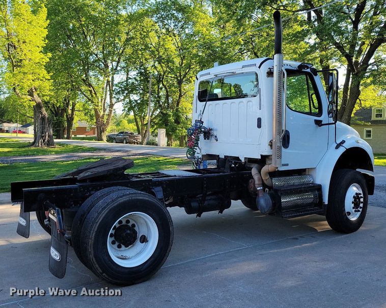 image for item DP1442 2010 Freightliner Business Class M2 semi truck