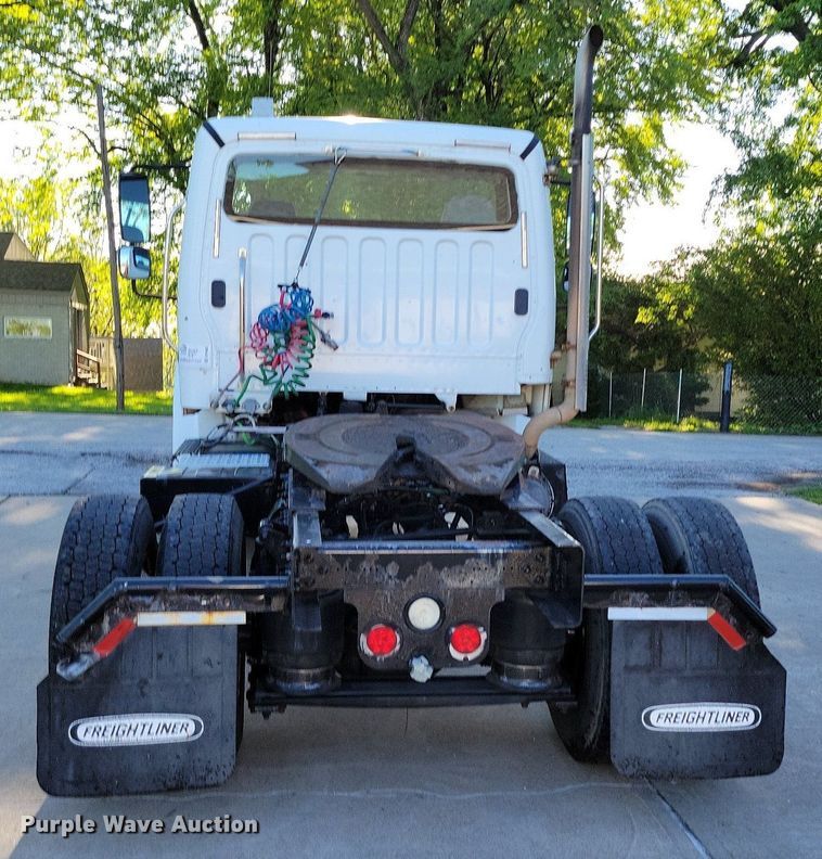 image for item DP1442 2010 Freightliner Business Class M2 semi truck