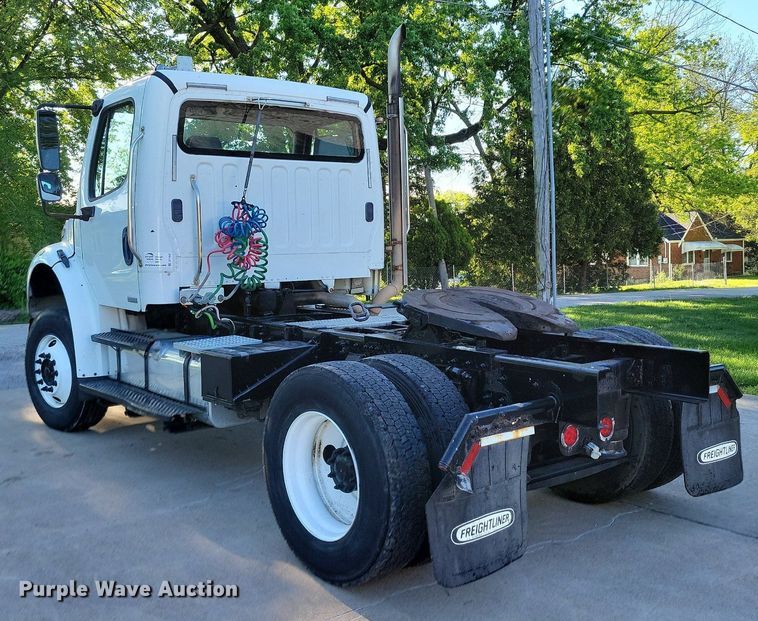 image for item DP1442 2010 Freightliner Business Class M2 semi truck