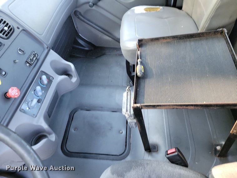 image for item DP1442 2010 Freightliner Business Class M2 semi truck