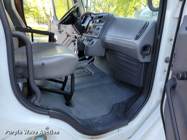 image for item DP1442 2010 Freightliner Business Class M2 semi truck