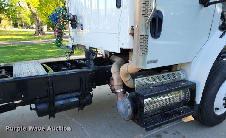 image for item DP1442 2010 Freightliner Business Class M2 semi truck