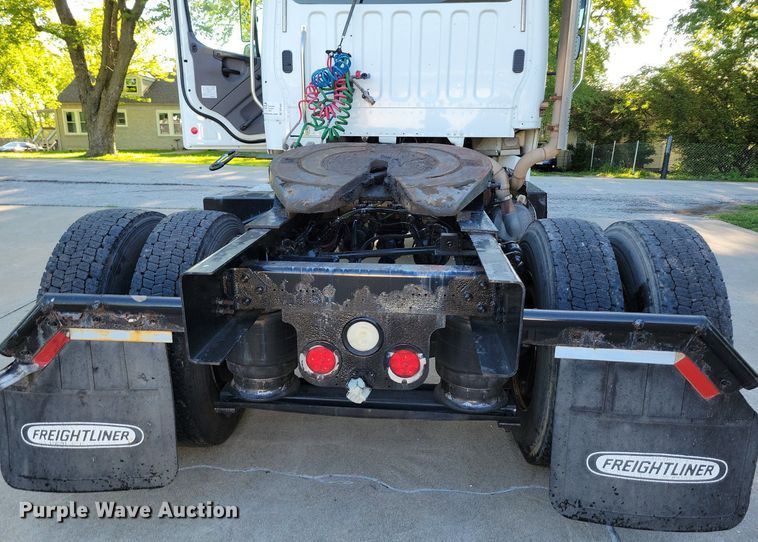 image for item DP1442 2010 Freightliner Business Class M2 semi truck