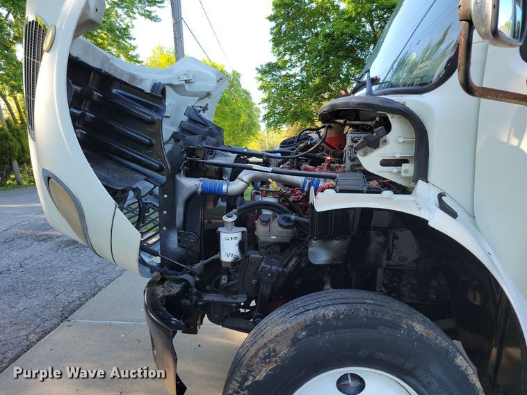 image for item DP1442 2010 Freightliner Business Class M2 semi truck