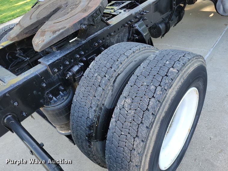 image for item DP1442 2010 Freightliner Business Class M2 semi truck