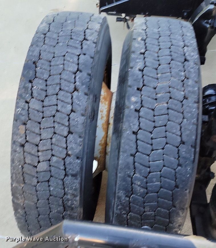 image for item DP1442 2010 Freightliner Business Class M2 semi truck