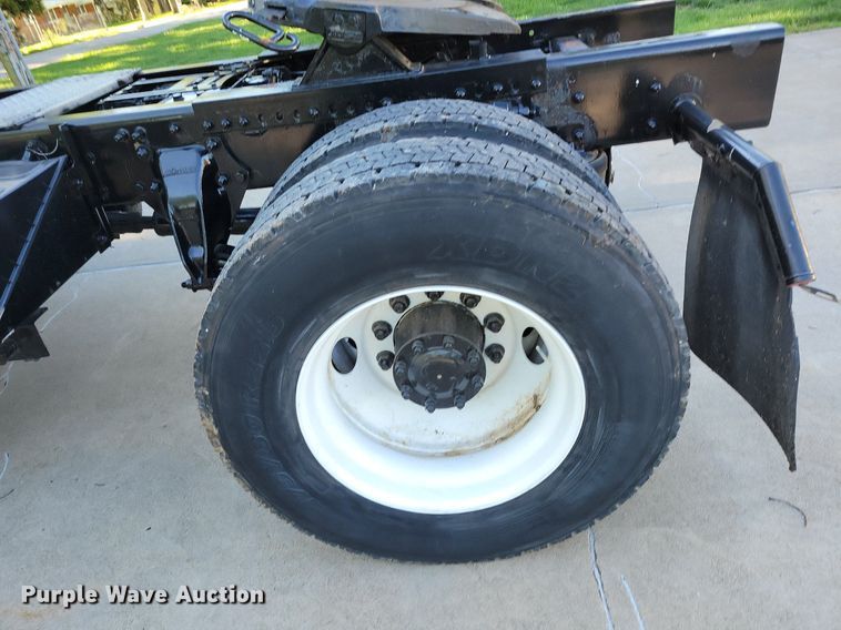 image for item DP1442 2010 Freightliner Business Class M2 semi truck