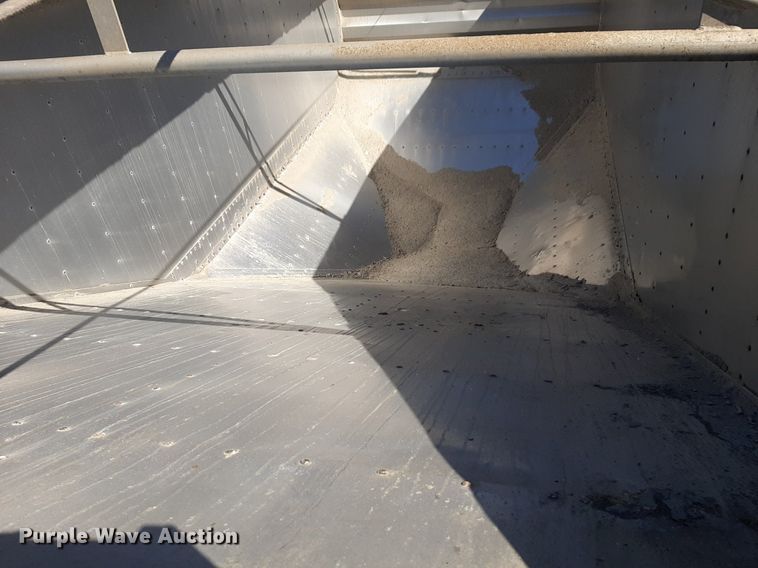 image for item DP2713 1997 Wilson  DWH-400 grain trailer