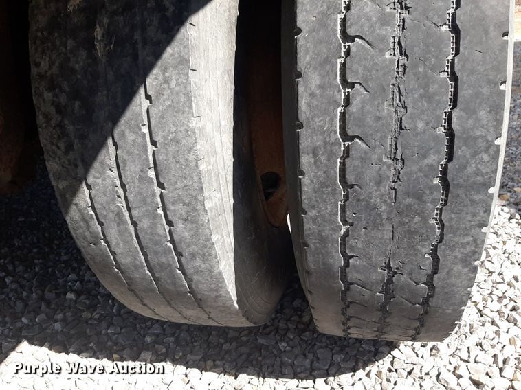 image for item DP2713 1997 Wilson  DWH-400 grain trailer