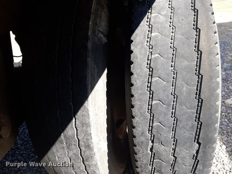 image for item DP2713 1997 Wilson  DWH-400 grain trailer