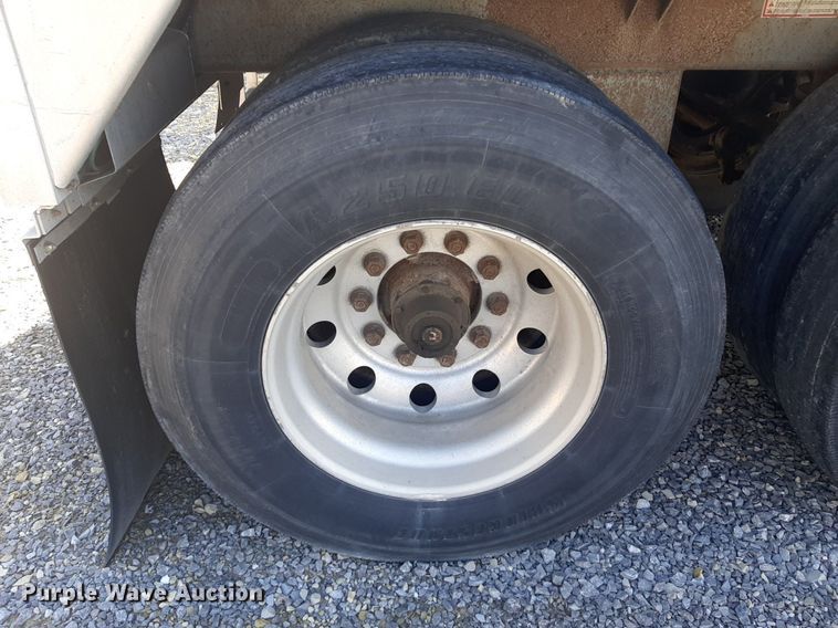 image for item DP2713 1997 Wilson  DWH-400 grain trailer