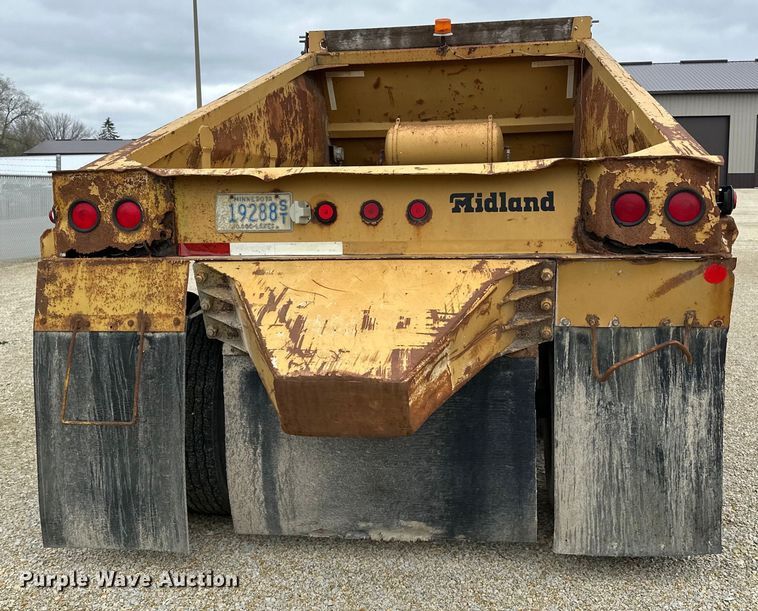 image for item DQ0764 1996 Midland  Gravel Trailer bottom dump trailer