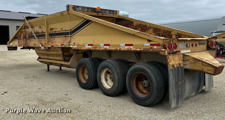 image for item DQ0764 1996 Midland  Gravel Trailer bottom dump trailer