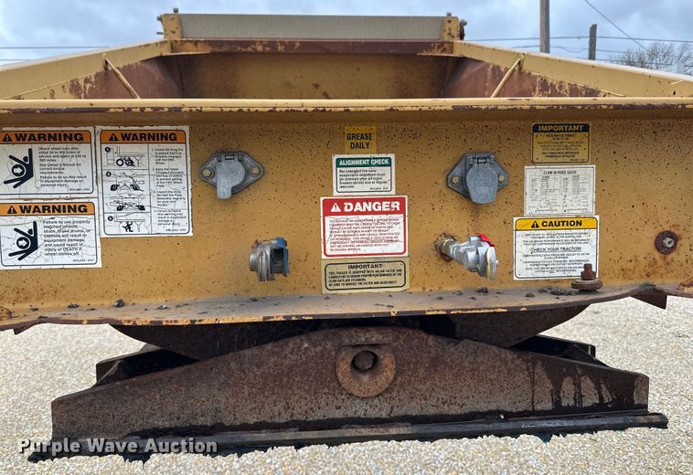 image for item DQ0764 1996 Midland  Gravel Trailer bottom dump trailer