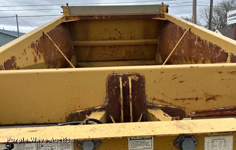 image for item DQ0764 1996 Midland  Gravel Trailer bottom dump trailer