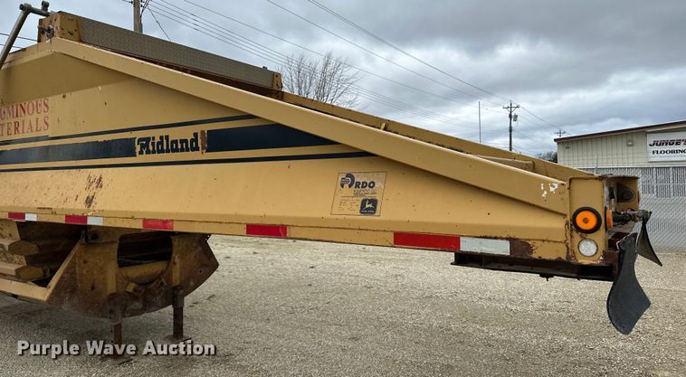 image for item DQ0764 1996 Midland  Gravel Trailer bottom dump trailer